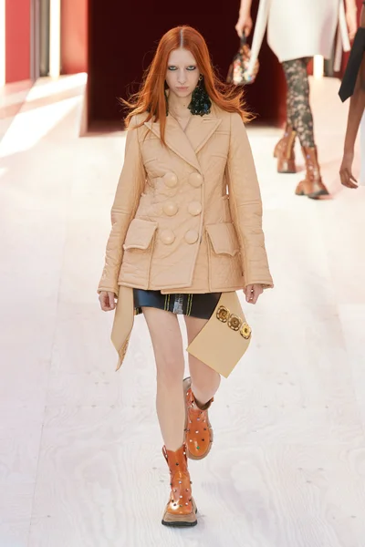 Look 23